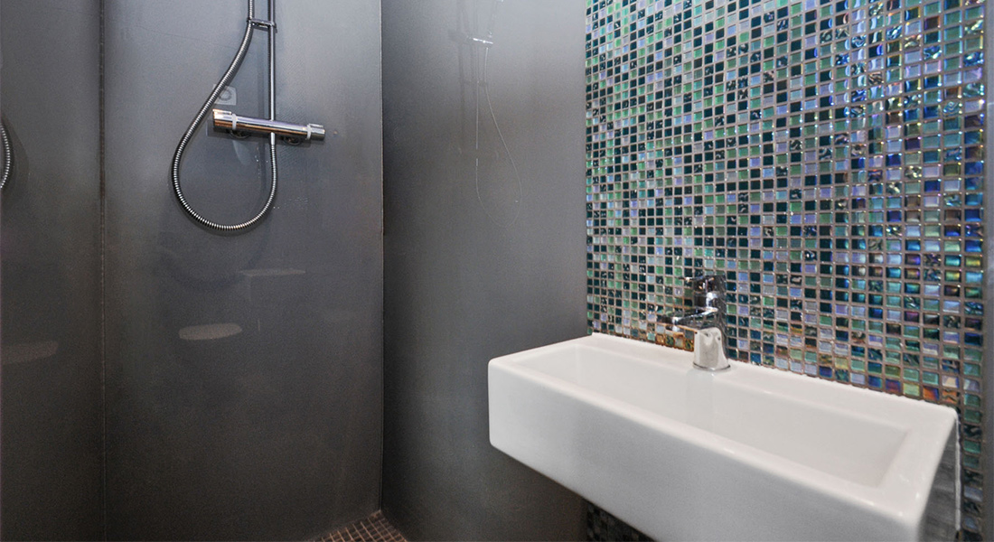28425_-_DNCURZON_-_29_Balcombe_Street_-_Shower_Room_Angle_Low